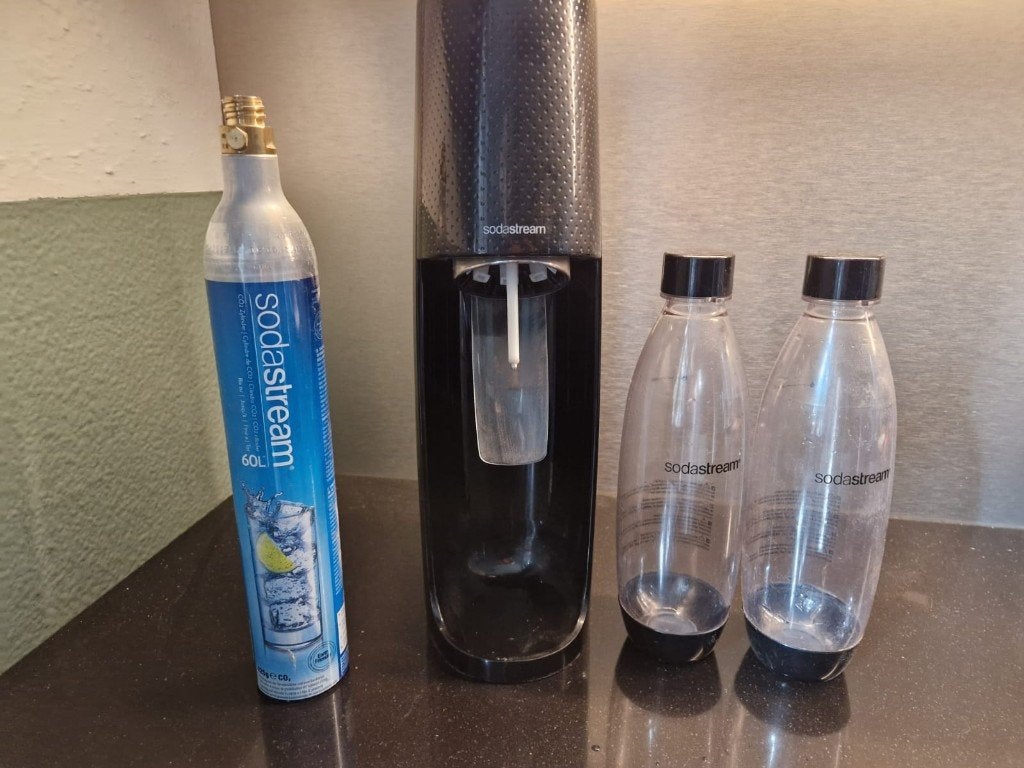 Sodastream compleet met 2 flessen en CO2 patroon, Witgoed en Apparatuur, Ophalen of Verzenden, Zo goed als nieuw