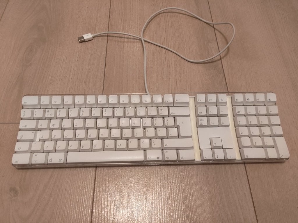 Apple toetsenbord wit met USB hub, Computers en Software, Gebruikt, Ophalen of Verzenden, Qwerty, Bedraad