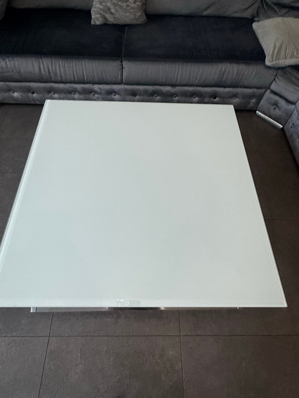 Moderne salontafel 1x1 meter met glazen blad en metalen onde, Huis en Inrichting, Tafels | Salontafels, Ophalen, 50 tot 100 cm