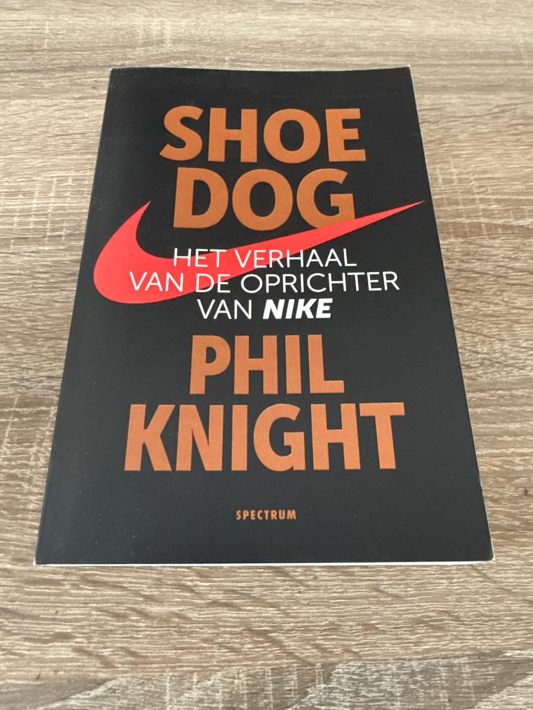Shoe Dog Het verhaal van de oprichter van Nike - Phil Knight, Boeken, Ophalen of Verzenden, Gelezen, Overige