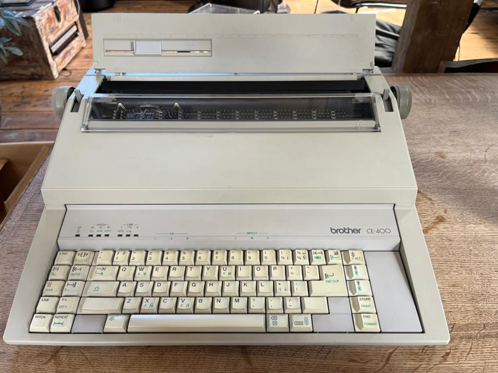 Brother CE-400 elektrische type-machine, Ophalen, Zo goed als nieuw