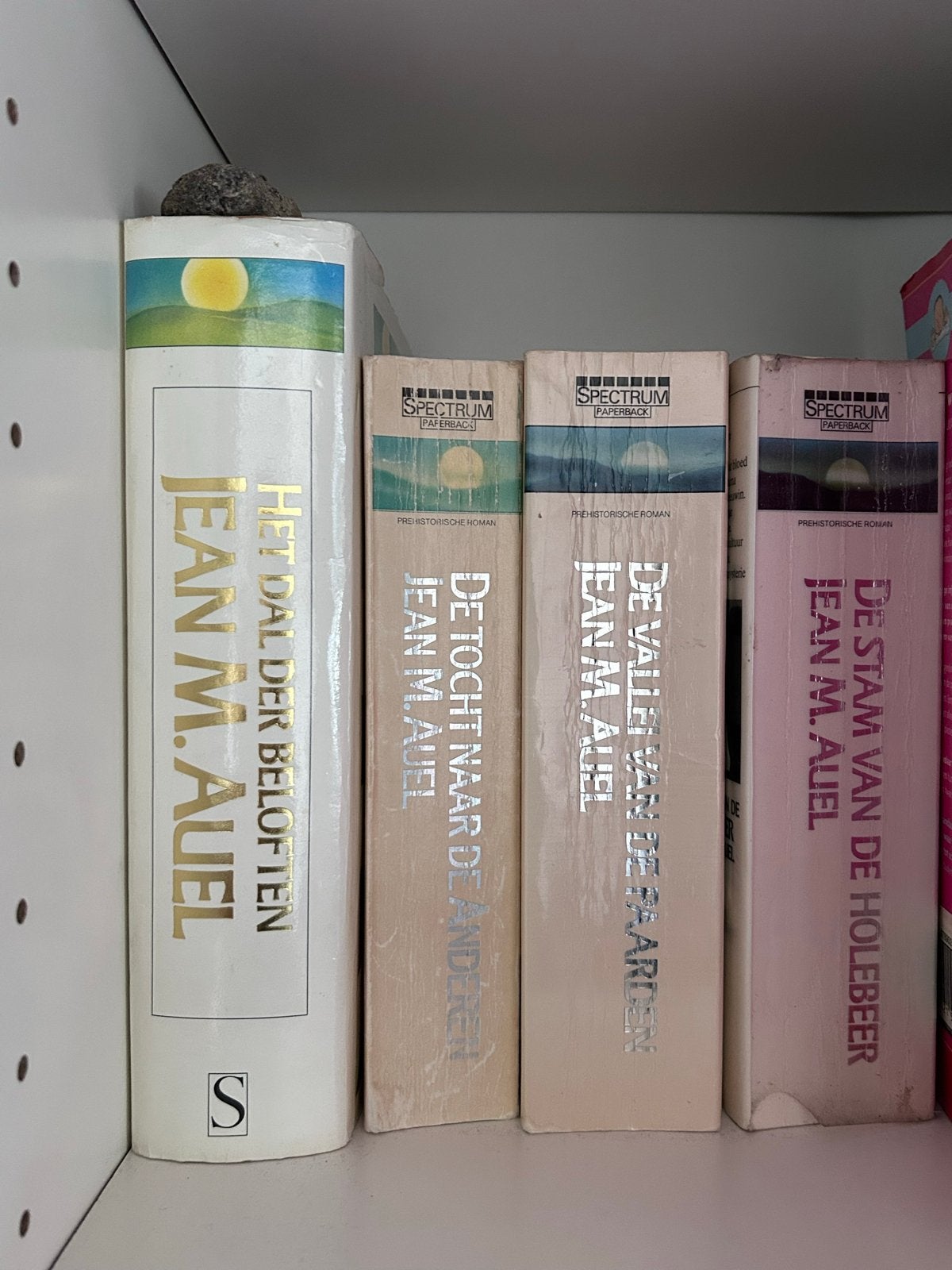 Het Dal der Beloften oa Jean M. Auel, Ophalen of Verzenden, Zo goed als nieuw, Europa overig
