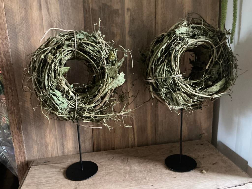 NIEUW kleune hop krans met standaard, Ophalen of Verzenden, Nieuw