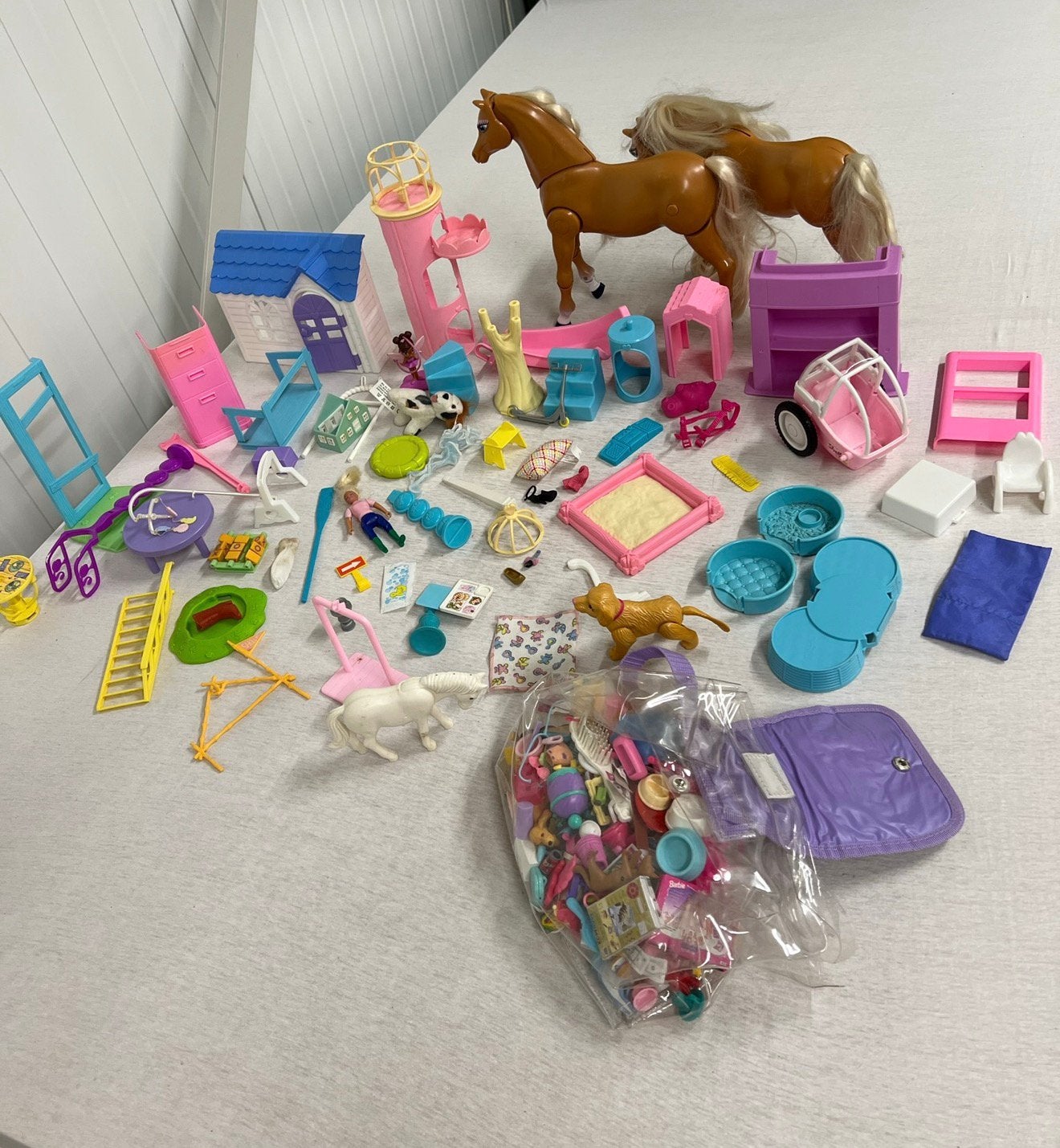 Partij oud vintage speelgoed, barbie cindy stacie mattel set, Verzamelen, Poppen, Ophalen of Verzenden, Zo goed als nieuw, H, H