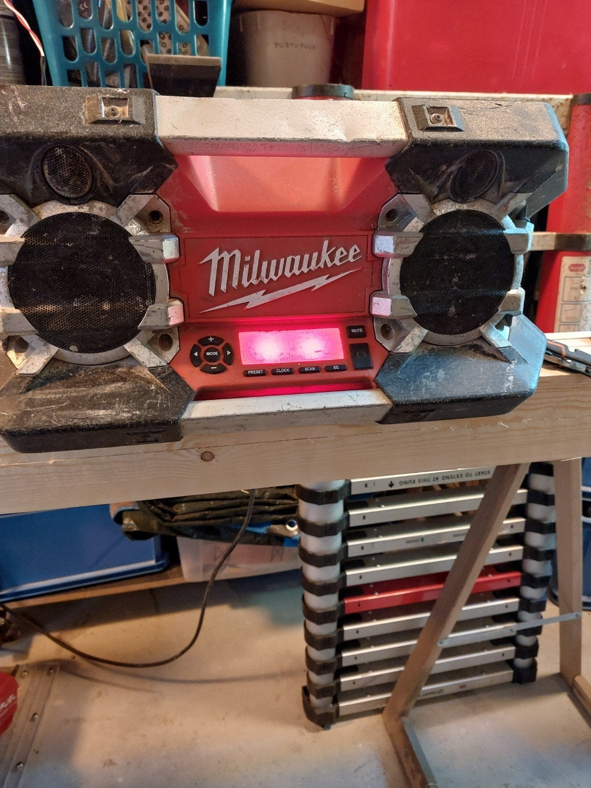 Milwaukee bouw radio/acculader, Ophalen of Verzenden, Benzinemotor
