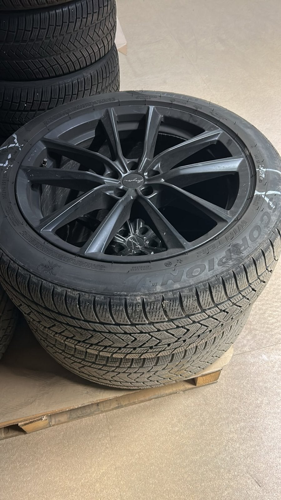 Pirelli Scorpion Winterbanden + 21” Velgen 285/45 R21-bmw x7, Ophalen, Gebruikt, 285 mm, Banden en Velgen