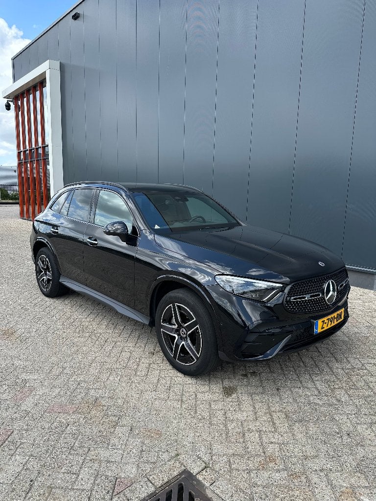 Mercedes-Benz GLC 300 e  4MATIC 9G-TRONIC 2024 Zwart, Auto's, Automaat, Parkeerassistent, Zwart, 2000 kg