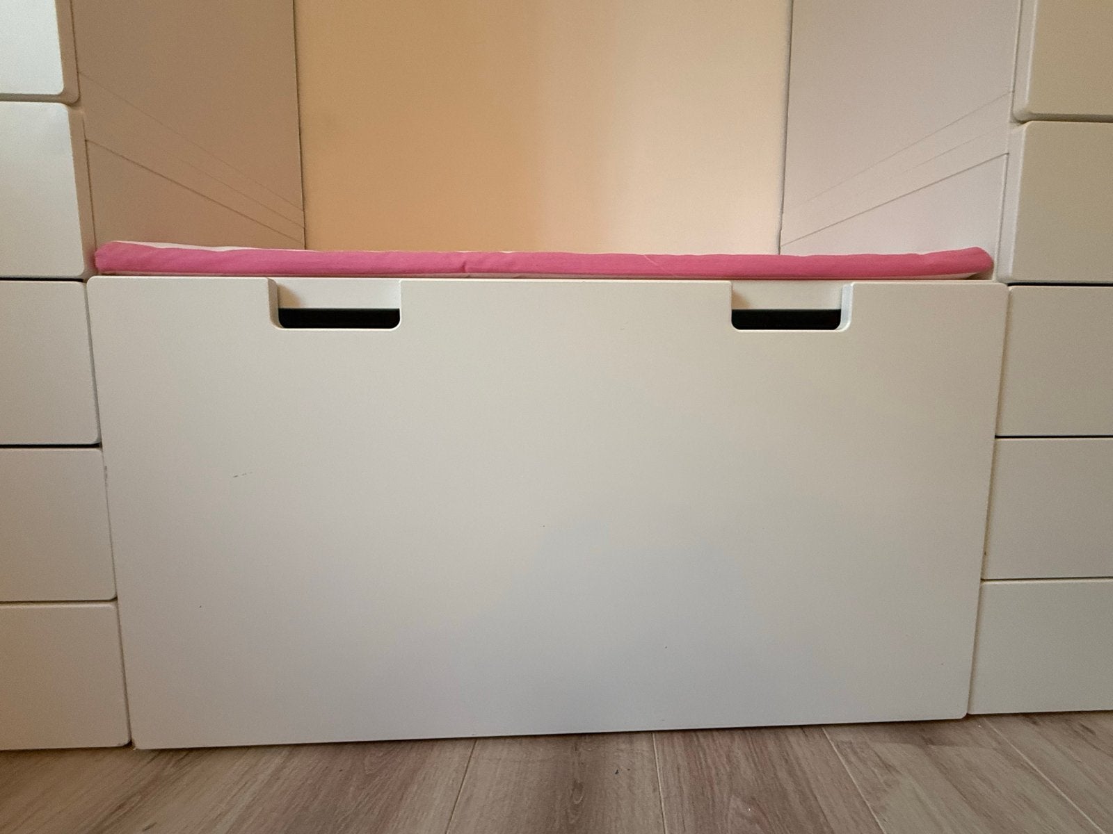 Witte opbergbank met roze gestreept kussen, Ophalen of Verzenden, Gebruikt, Overige typen