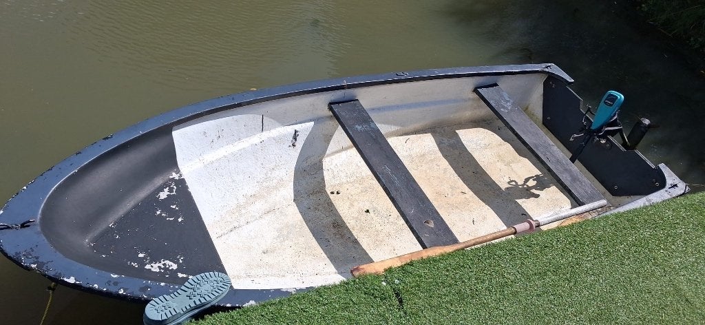 Roeiboot met fluistermotor, Ophalen, Gebruikt