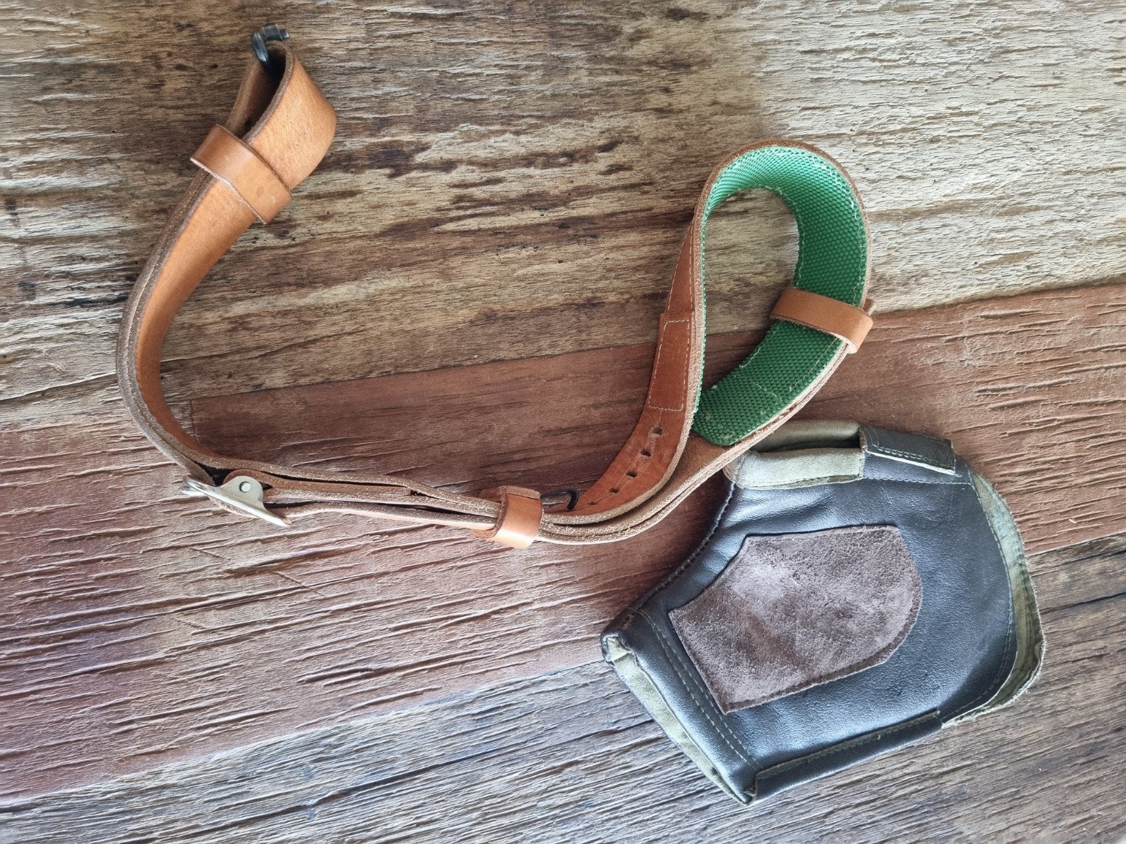 geweer schiethandschoen en riem voor links handig, Ophalen, Zo goed als nieuw