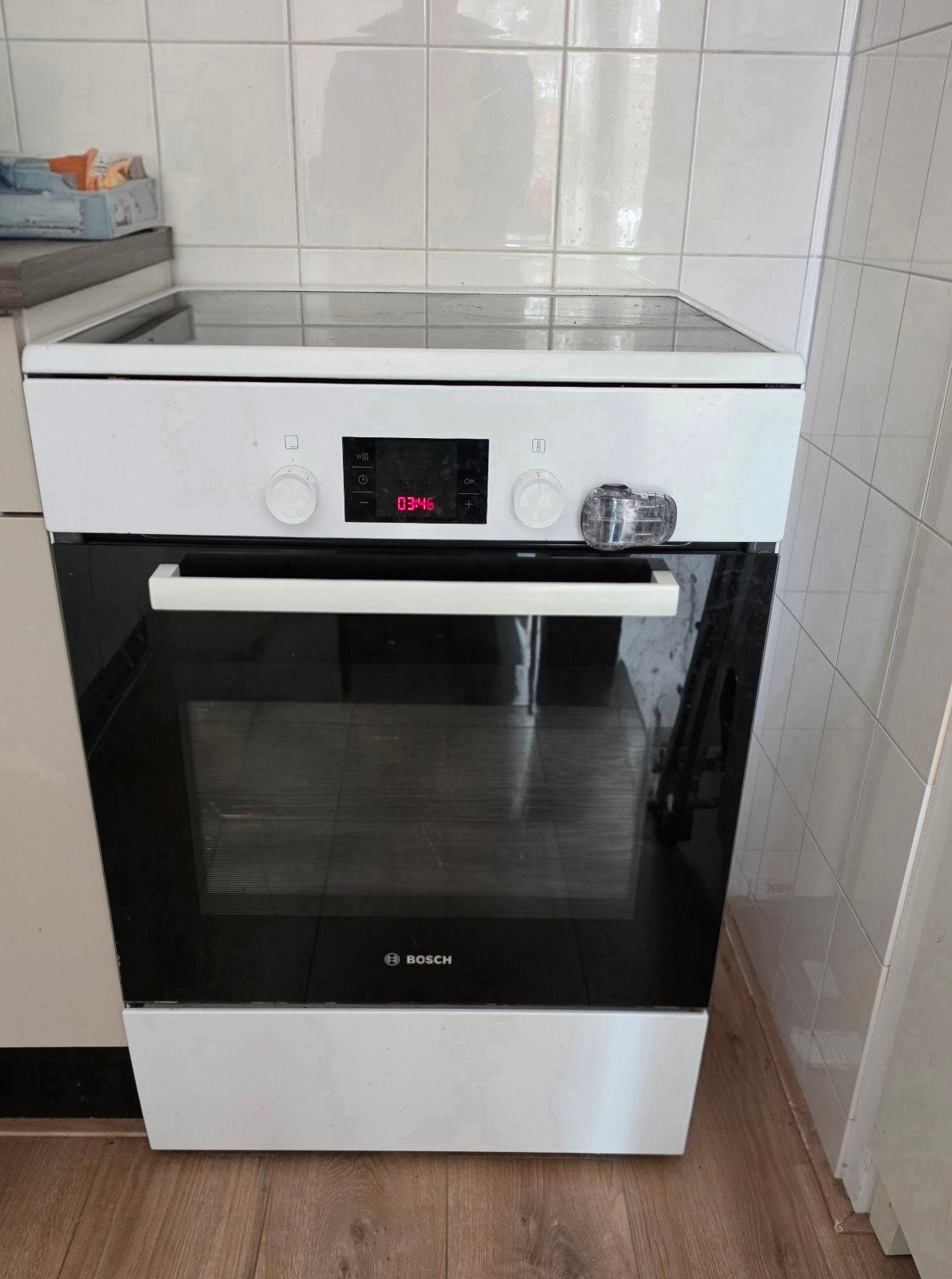 Bosch inductiefornuis met perilexstekker, Witgoed en Apparatuur, Fornuizen, Ophalen, 4 kookzones, Inductie, Vrijstaand