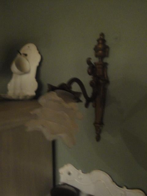 2 messing wand kandelaars met glazen kapjes, Ophalen of Verzenden