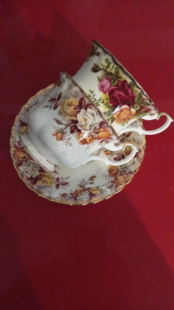 Royal albert servies, Antiek en Kunst, Antiek | Servies compleet, Ophalen of Verzenden