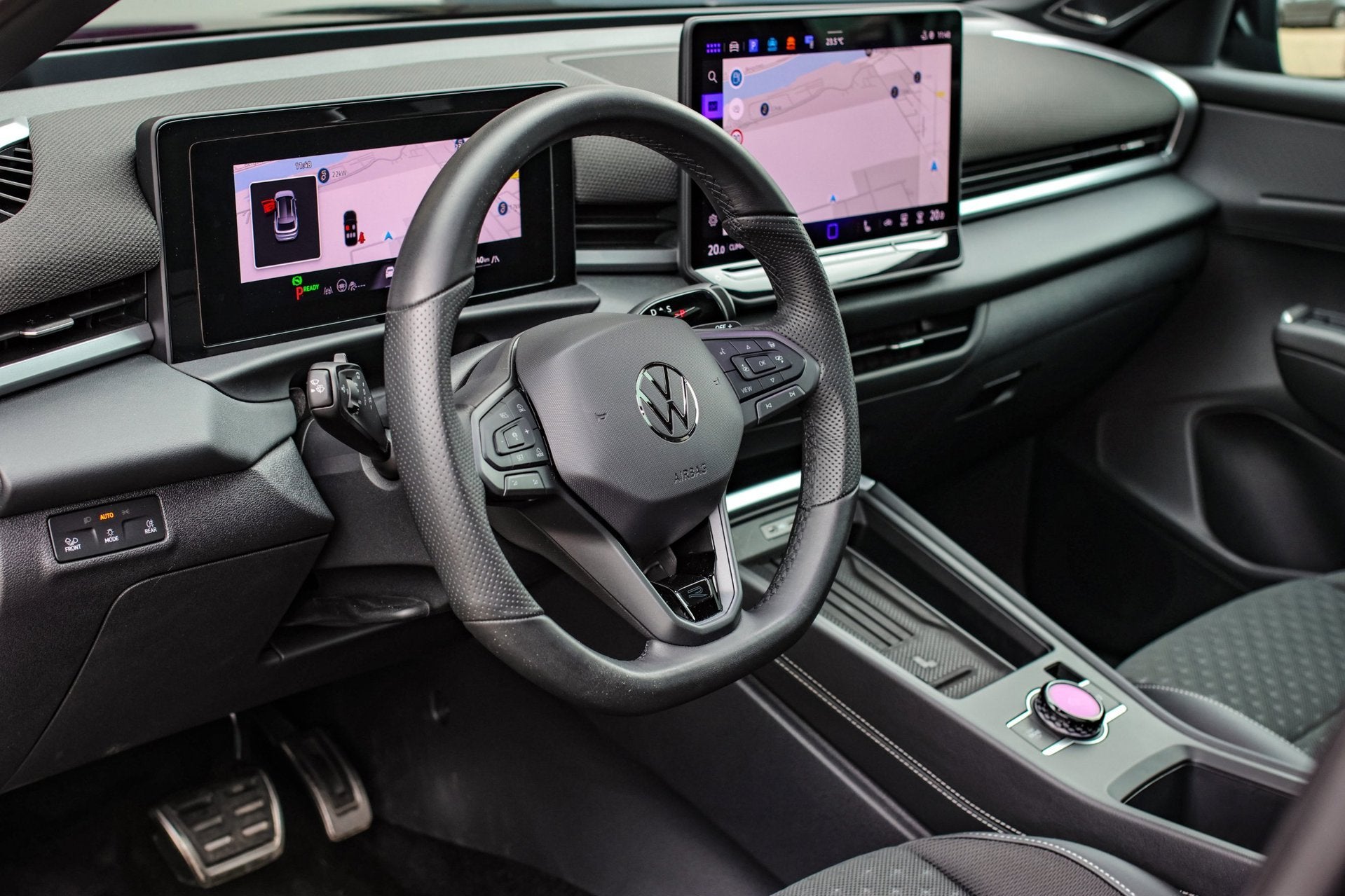 Volkswagen T-Roc 1.5 eTsi R-Line *Pano*H/K*Head-Up*360 Camer, 730 kg, 4 cilinders, 150 pk, Zwart