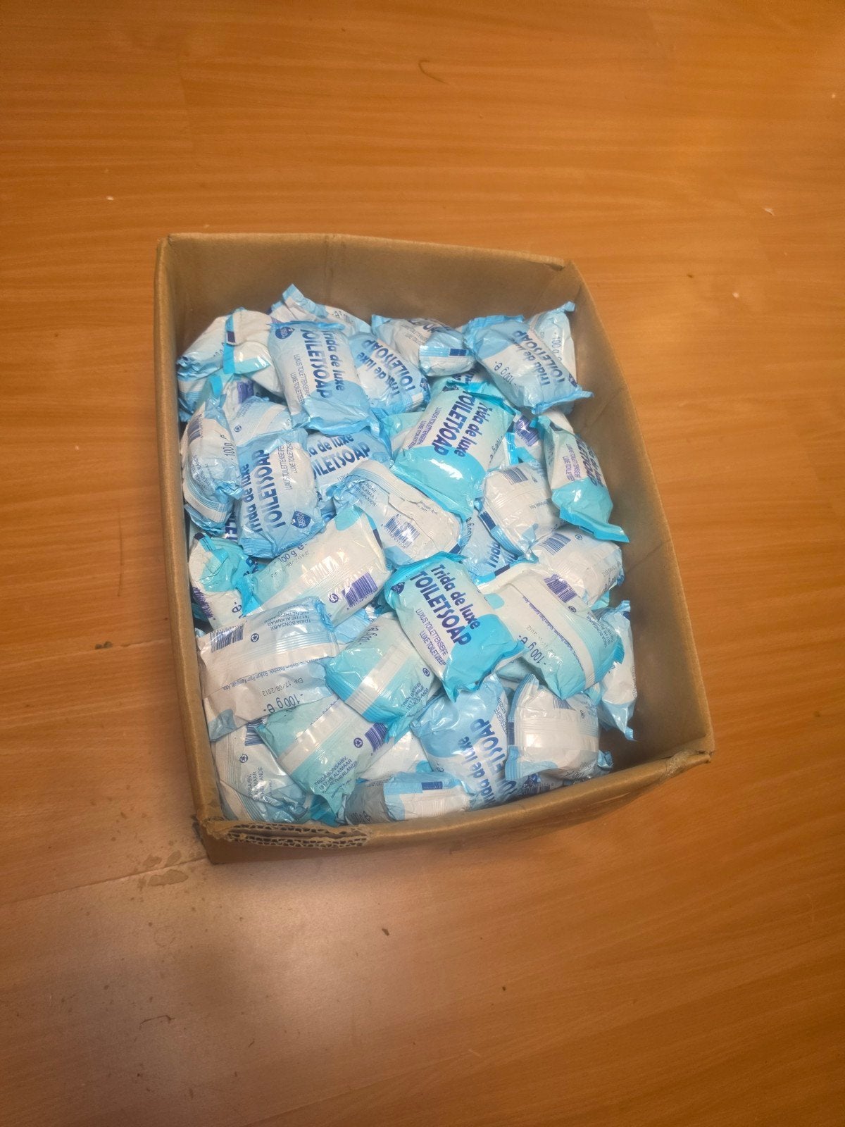 1 doos vol met heeeeel veel hand/toiletsoap., Ophalen, Nieuw