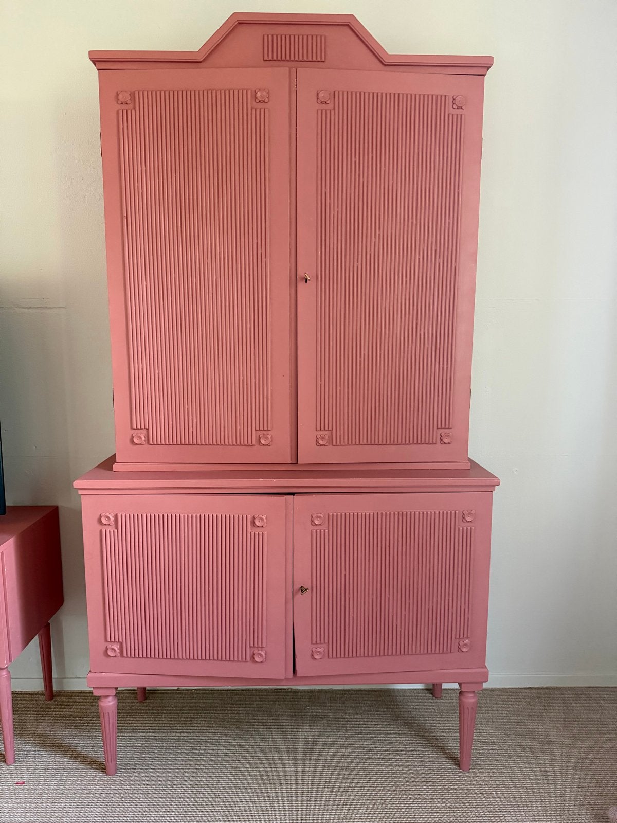 Roze vintage kast, Ophalen