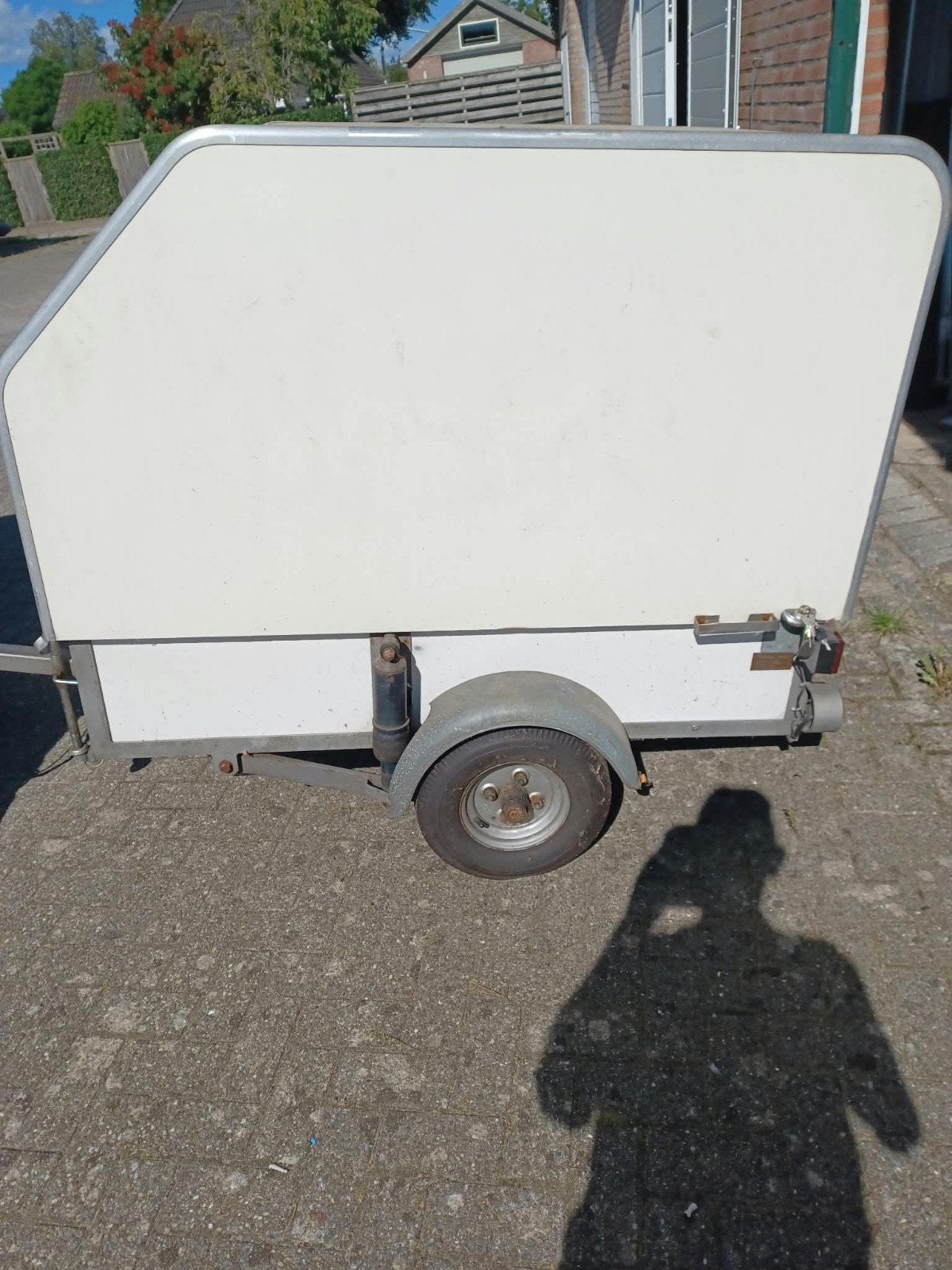 Compacte aanhanger met deksel en reservewiel, Ophalen, Gebruikt