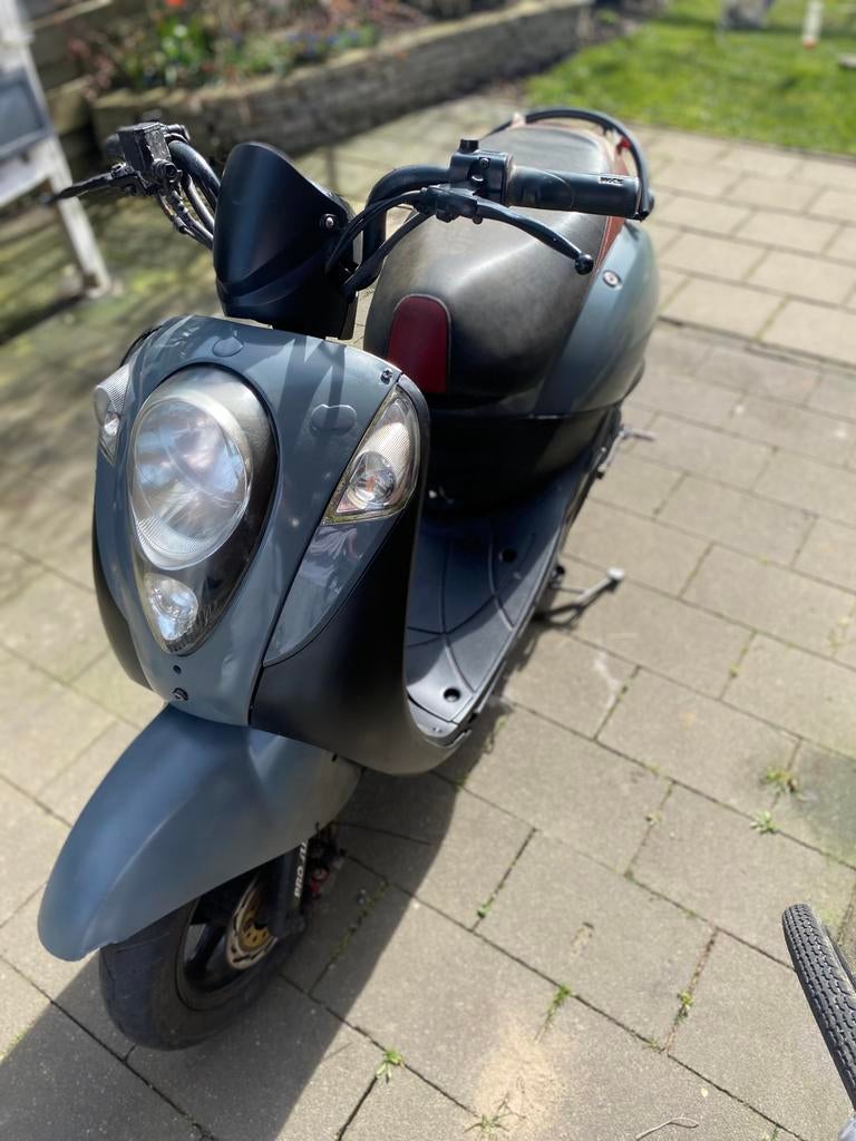 Sym mio opknapper, Ophalen, Zo goed als nieuw, Benzine, Mio
