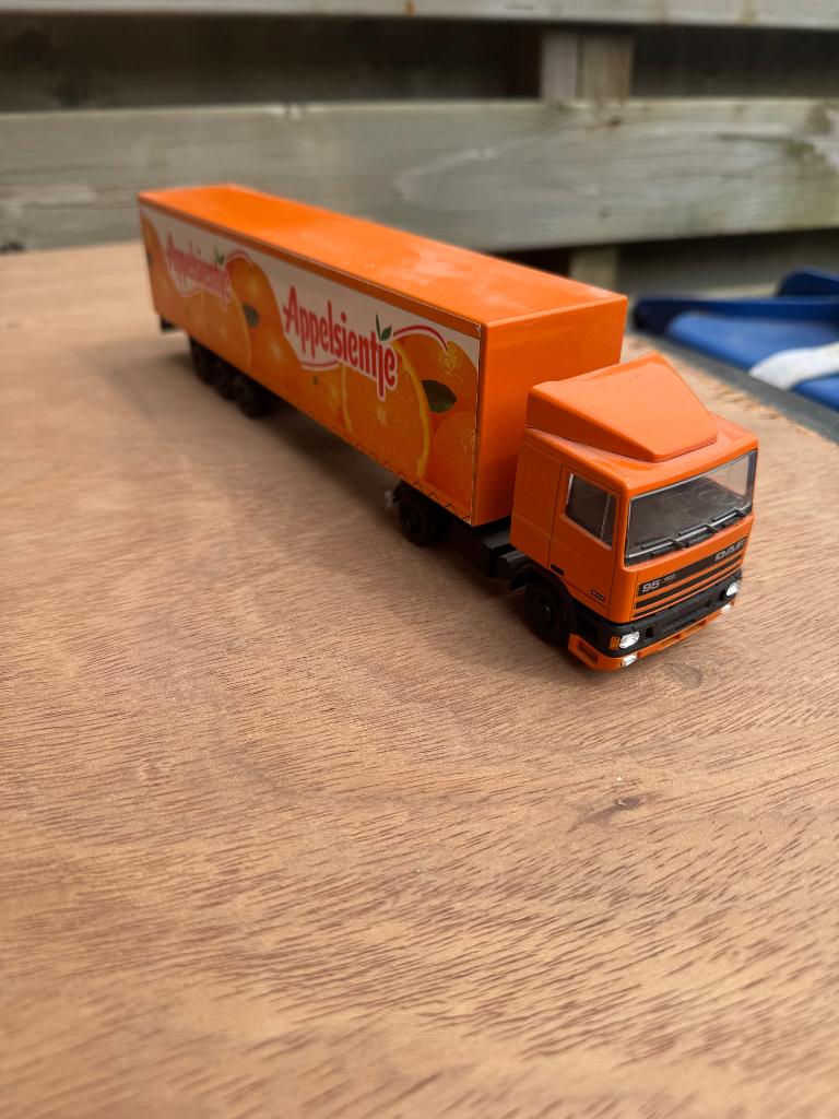 Apelsientje  model vrachtwagen, Hobby en Vrije tijd, Modelbouw | Auto's en Voertuigen, Overige merken, Groter dan 1:32, Ophalen of Verzenden