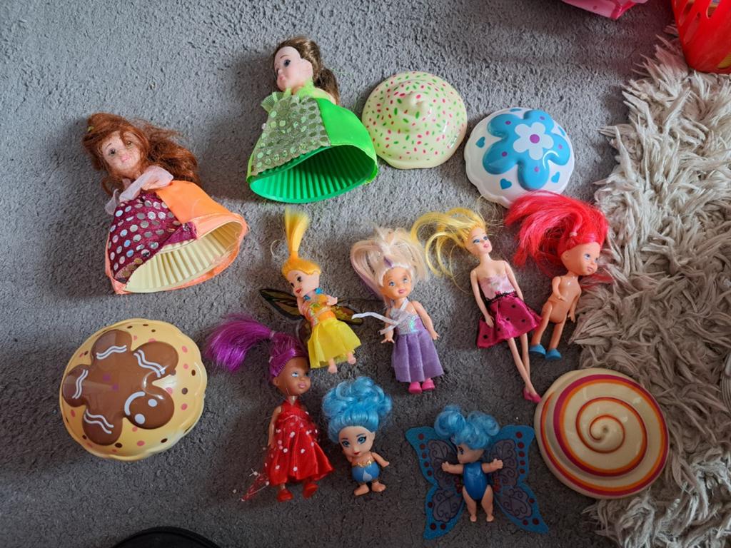 Grote set o.a. Cupcake Surprise poppen en accessoires, Ophalen of Verzenden, Gebruikt, Overige typen