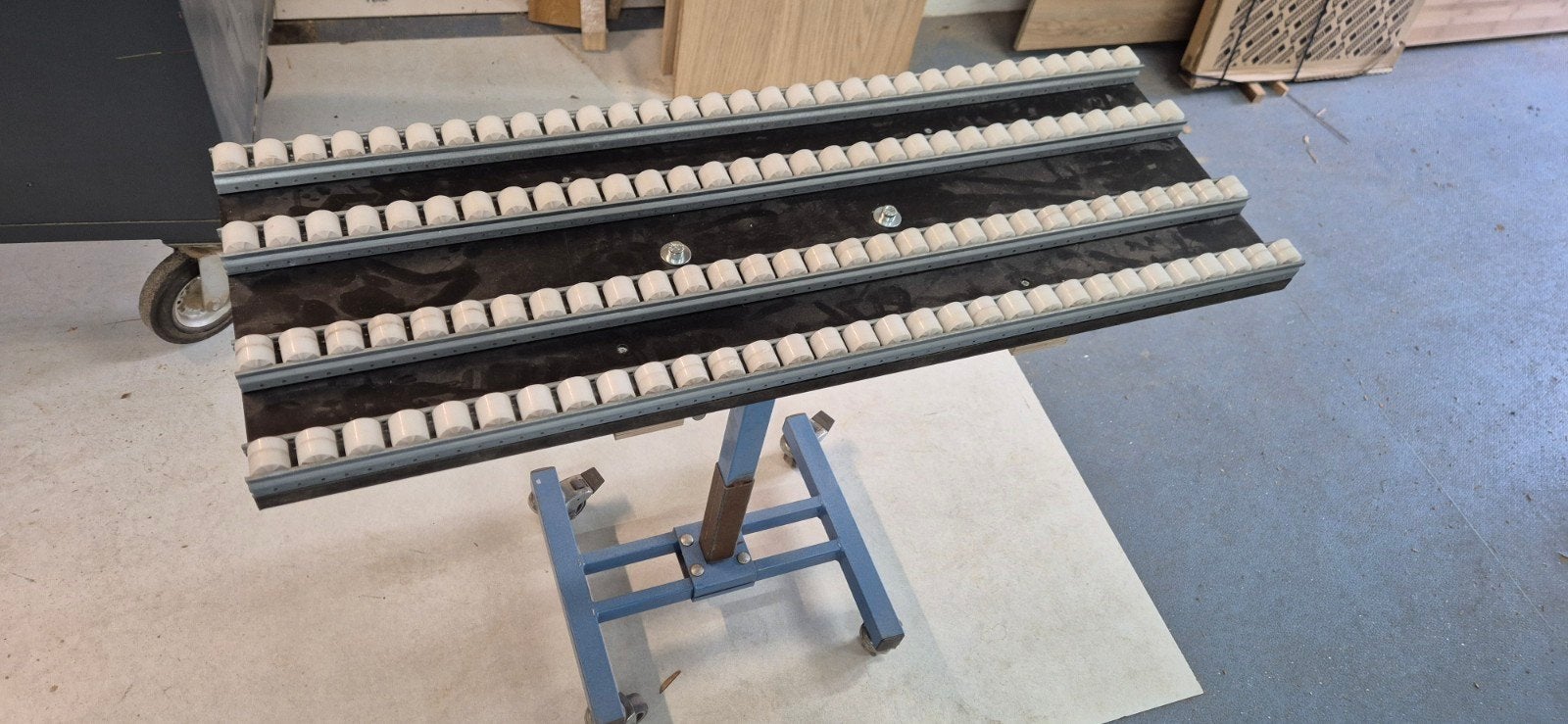 Verstelbare werktafel met rollenbaan rolbok fetra steunbok, Ophalen of Verzenden, Gebruikt