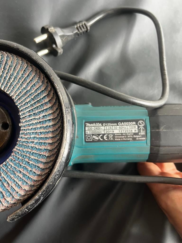 Makita haakse slijper GA5030R met Norton doorslijpschijven, Ophalen, Gebruikt