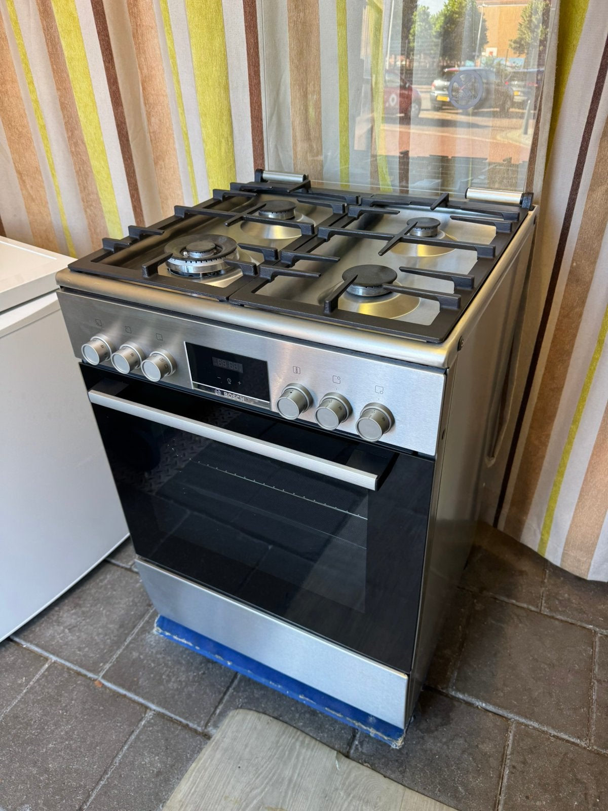 Grijze Fornuis | Bosch | Goede Staat | Met HeteLucht en Wok, Ophalen, Gebruikt, Hete lucht, Bosch