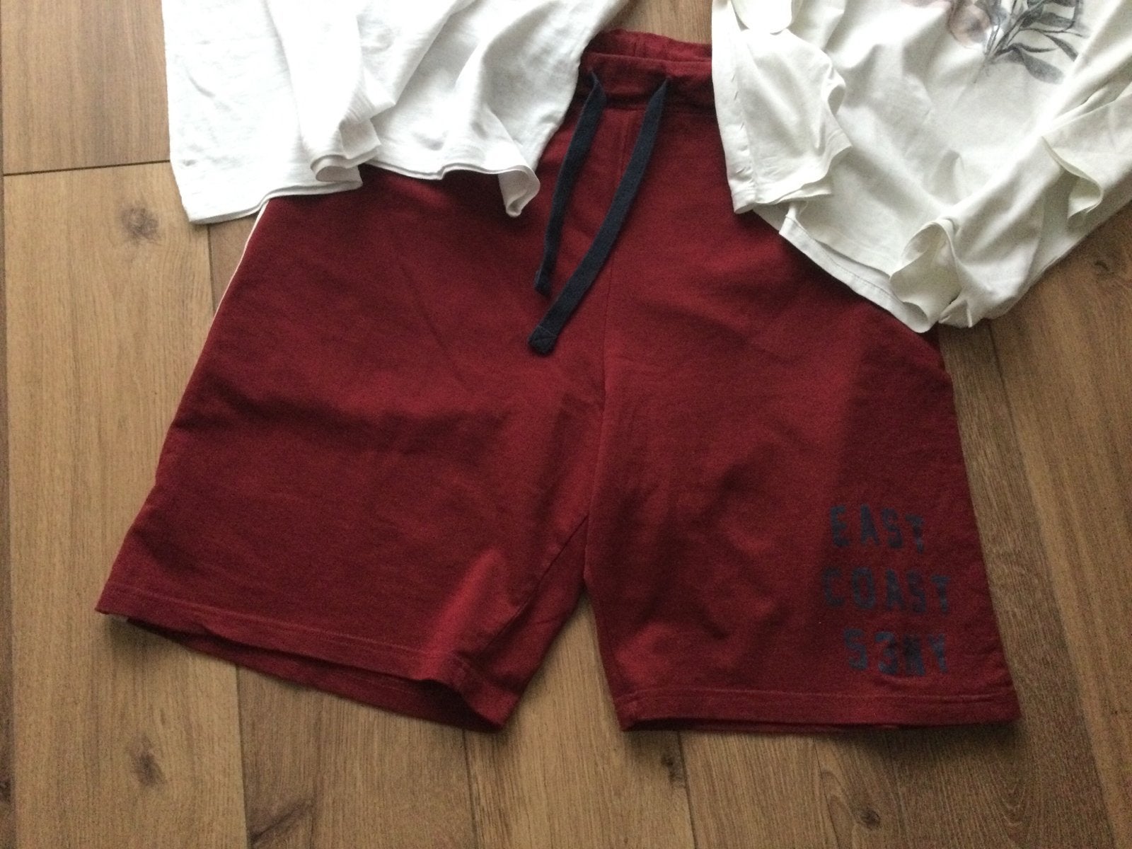 Leuke Bermuda wijnrood en 2 T-shirts wit, Kleding | Dames, Ophalen of Verzenden, Zo goed als nieuw, Maat 46/48 (XL) of groter