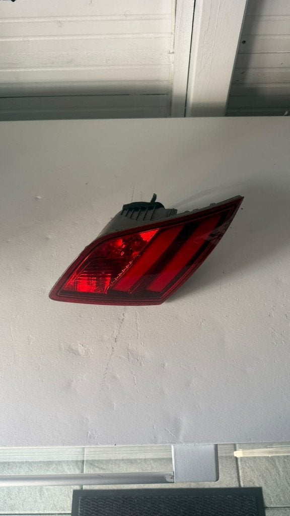 Foto 2 van Peugeot 308 II T9 Achterlicht Rechts Binnen