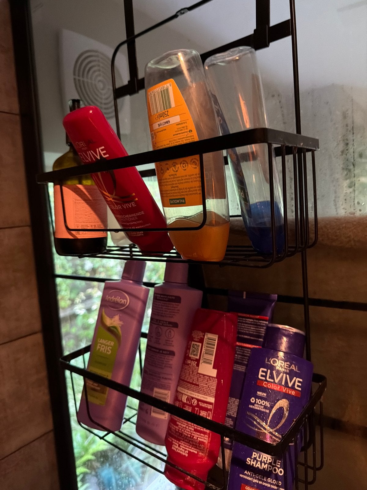 Diverse shampoos en conditioners in doucherek, Ophalen, Gebruikt, Shampoo of Conditioner