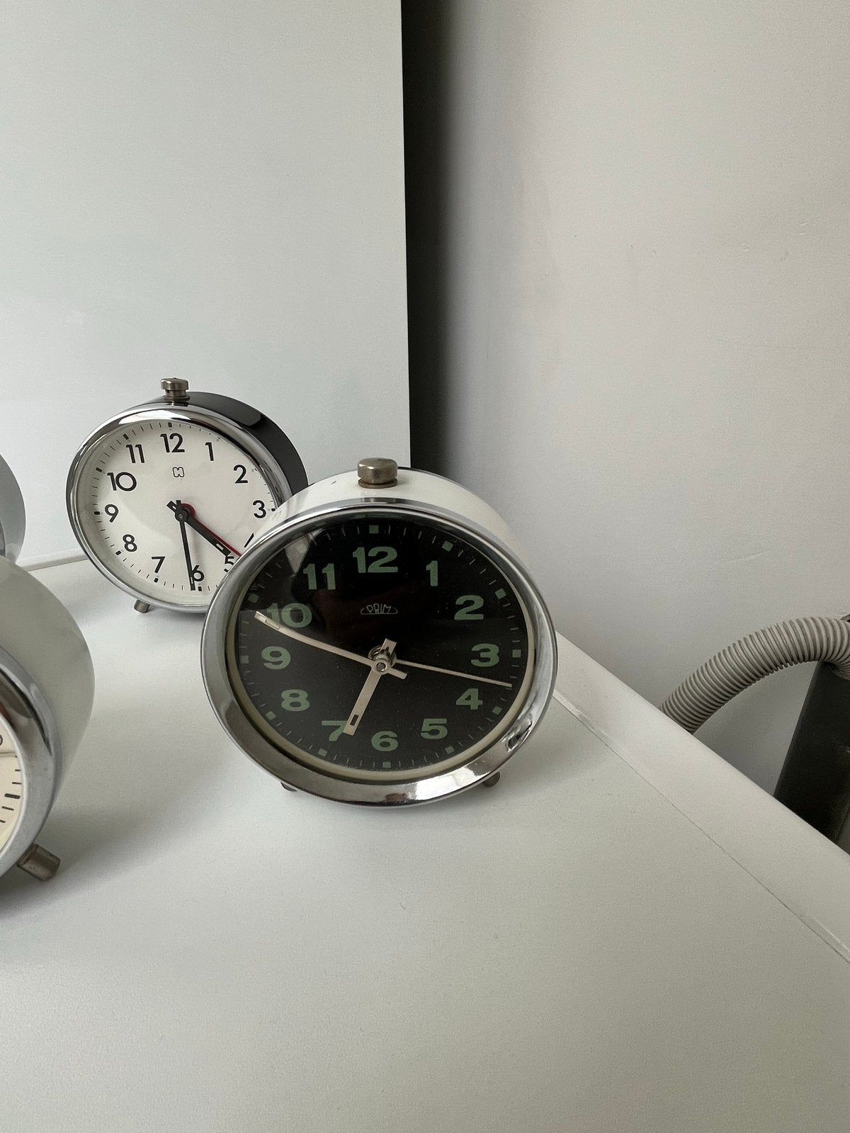 Retro en vintage wekkers - Zwart, wit en grijs, Ophalen of Verzenden