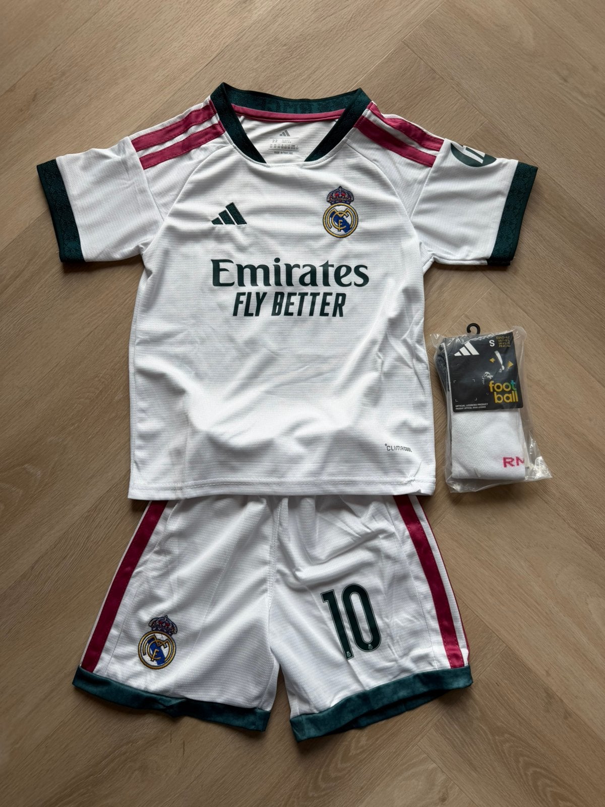 Nieuw Real Madrid thuis voetbal tenue Mbappe 2026-2027, Maat XS of kleiner, Ophalen of Verzenden, Zo goed als nieuw, Set