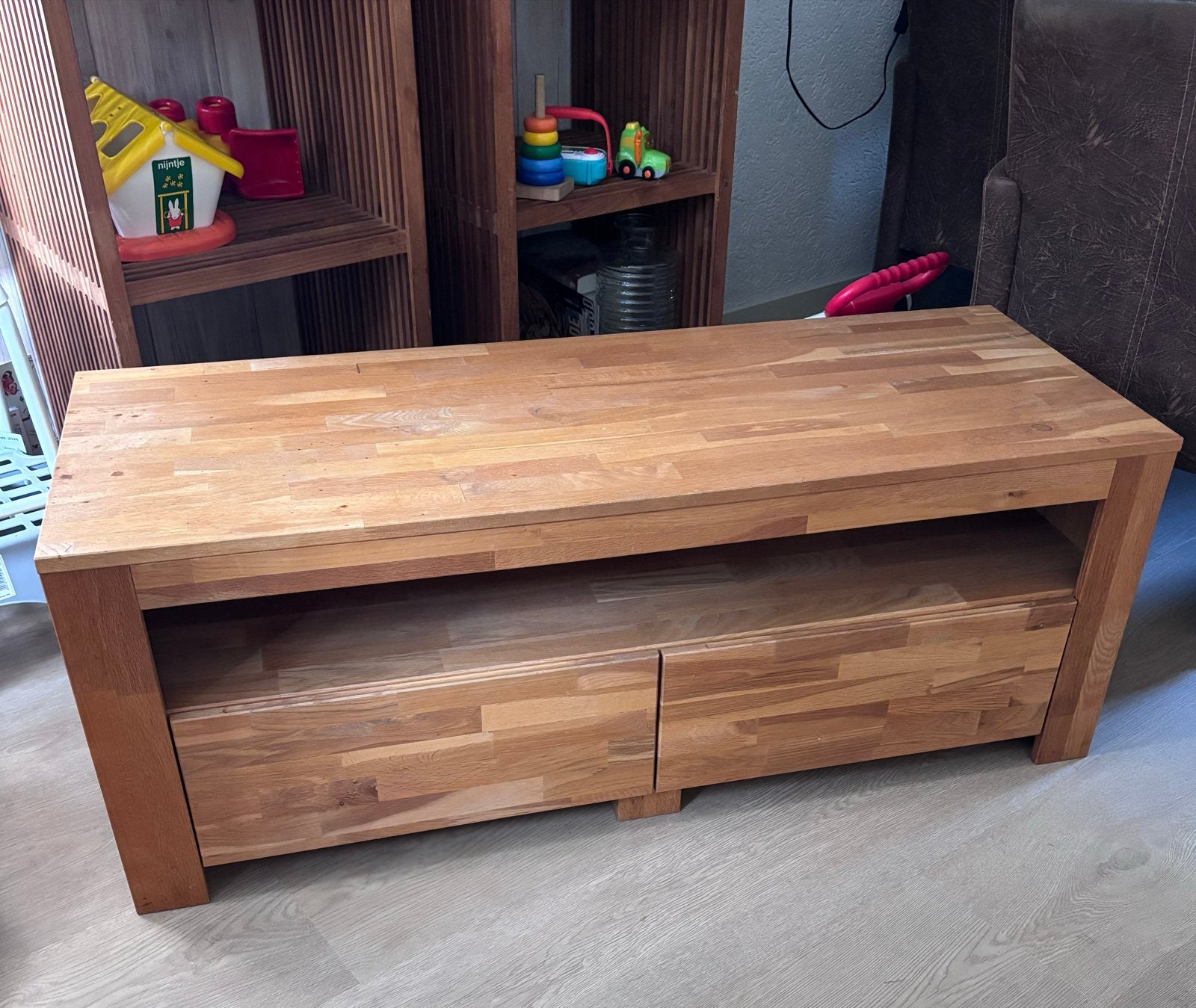 Gratis af te halen: Eikenhout dressoir en twee bijzettafels, Ophalen, Gebruikt, Hout