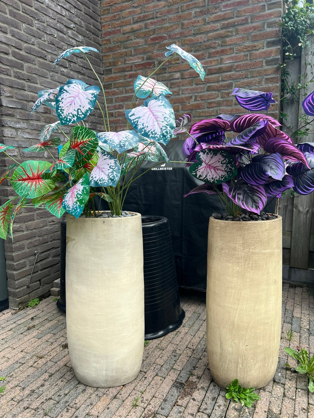 Gratis!!Set van 2 kleurrijke kunstplanten in hoge potten, Ophalen, Binnen, Kunstplant, Zo goed als nieuw