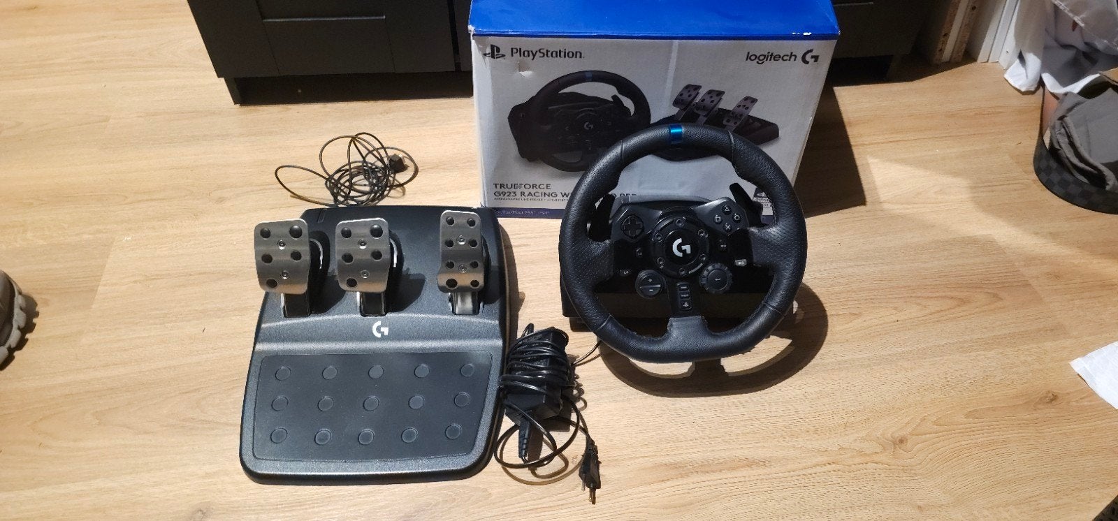 Logitech G923 racestuur met pedalen voor PS5, PS4 en PC, Spelcomputers en Games, Spelcomputers | Sony PlayStation Consoles | Accessoires