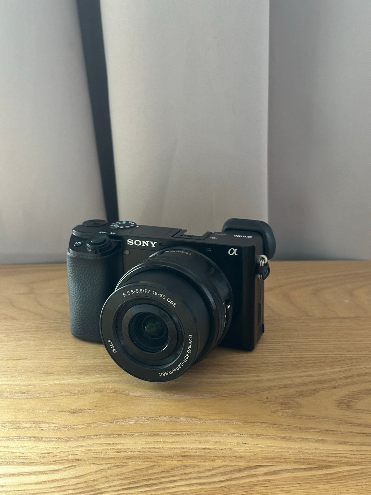 Sony Alpha A6100 Systeemcamera met 16-50mm lens, USB-kabel, Ophalen of Verzenden, Zo goed als nieuw, 24 megapixels