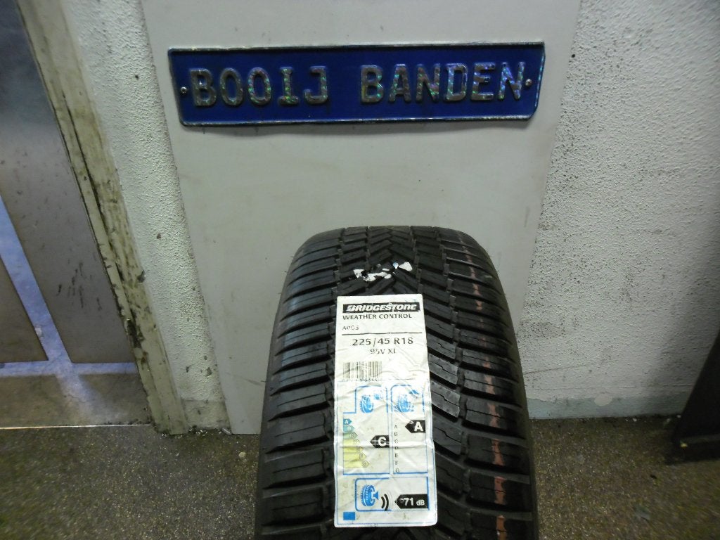 225 45 18 nieuwe all seasn bridgestone weather controle, Auto-onderdelen, Banden en Velgen, 18 inch, Banden en Velgen, Nieuw, Ophalen of Verzenden