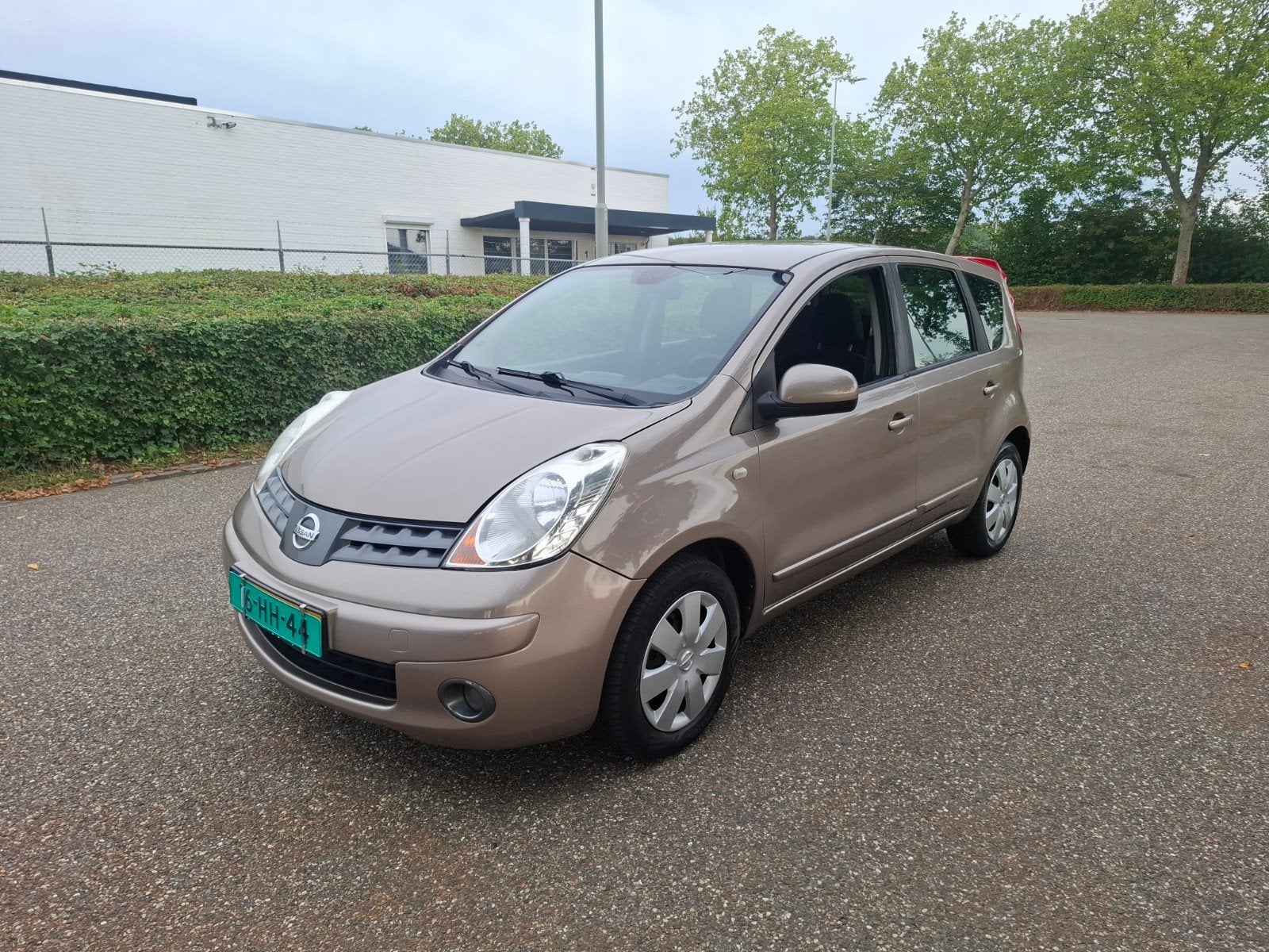 Nissan Note 1.6 16V AUTOMAAT 2008, Auto's, 750 kg, 4 cilinders, Bruin, 49 €/maand