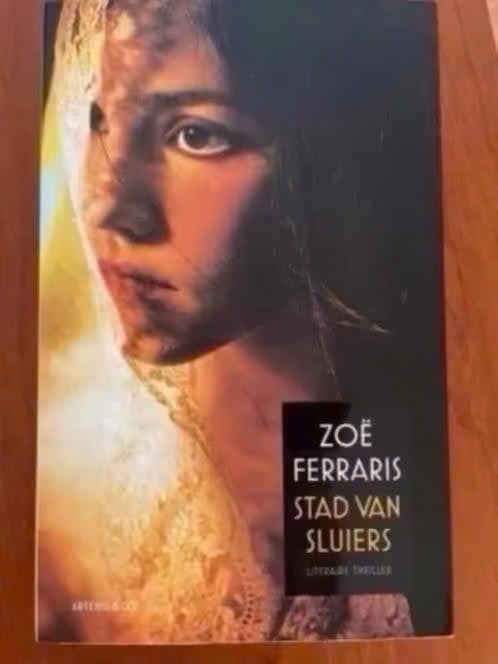 Stad van sluiers -Zoe Ferraris, Verzenden, Gelezen