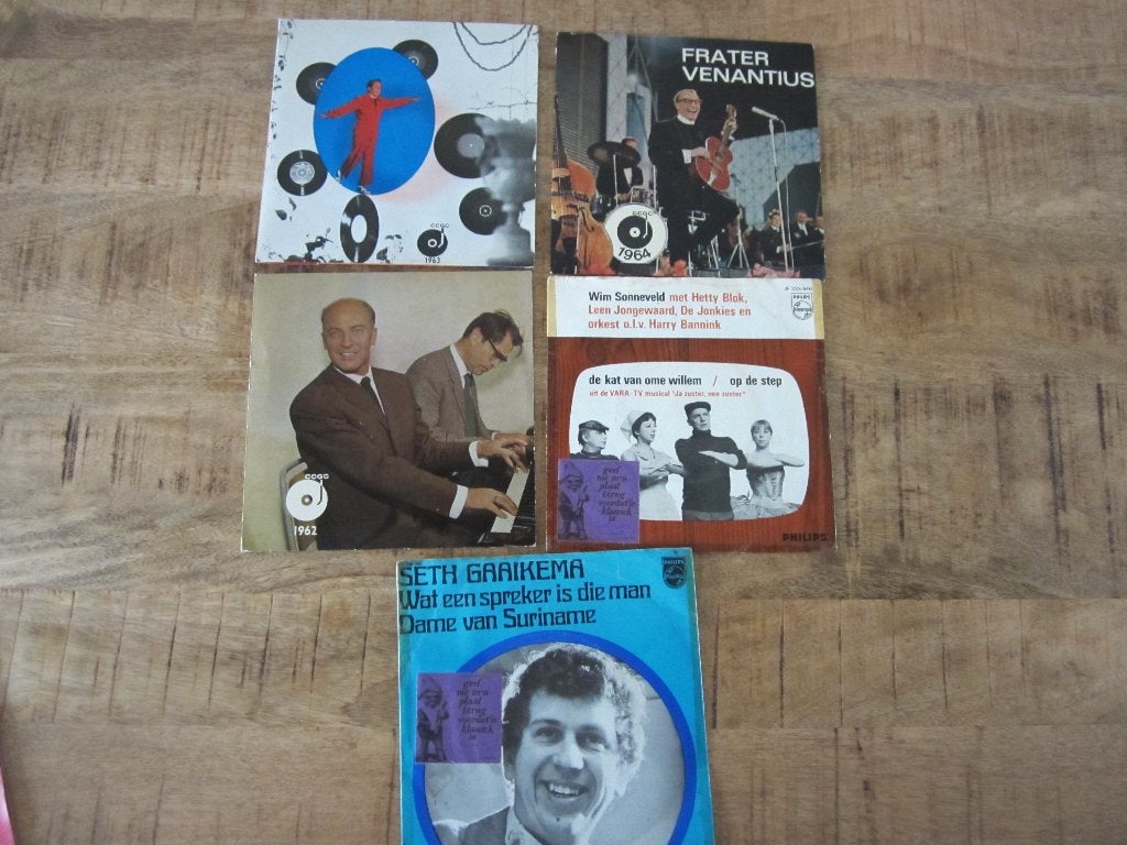 5 singles conferences Wim Kan en Seth Gaaikema, Ophalen of Verzenden, Zo goed als nieuw, 7 inch, Humor en Cabaret