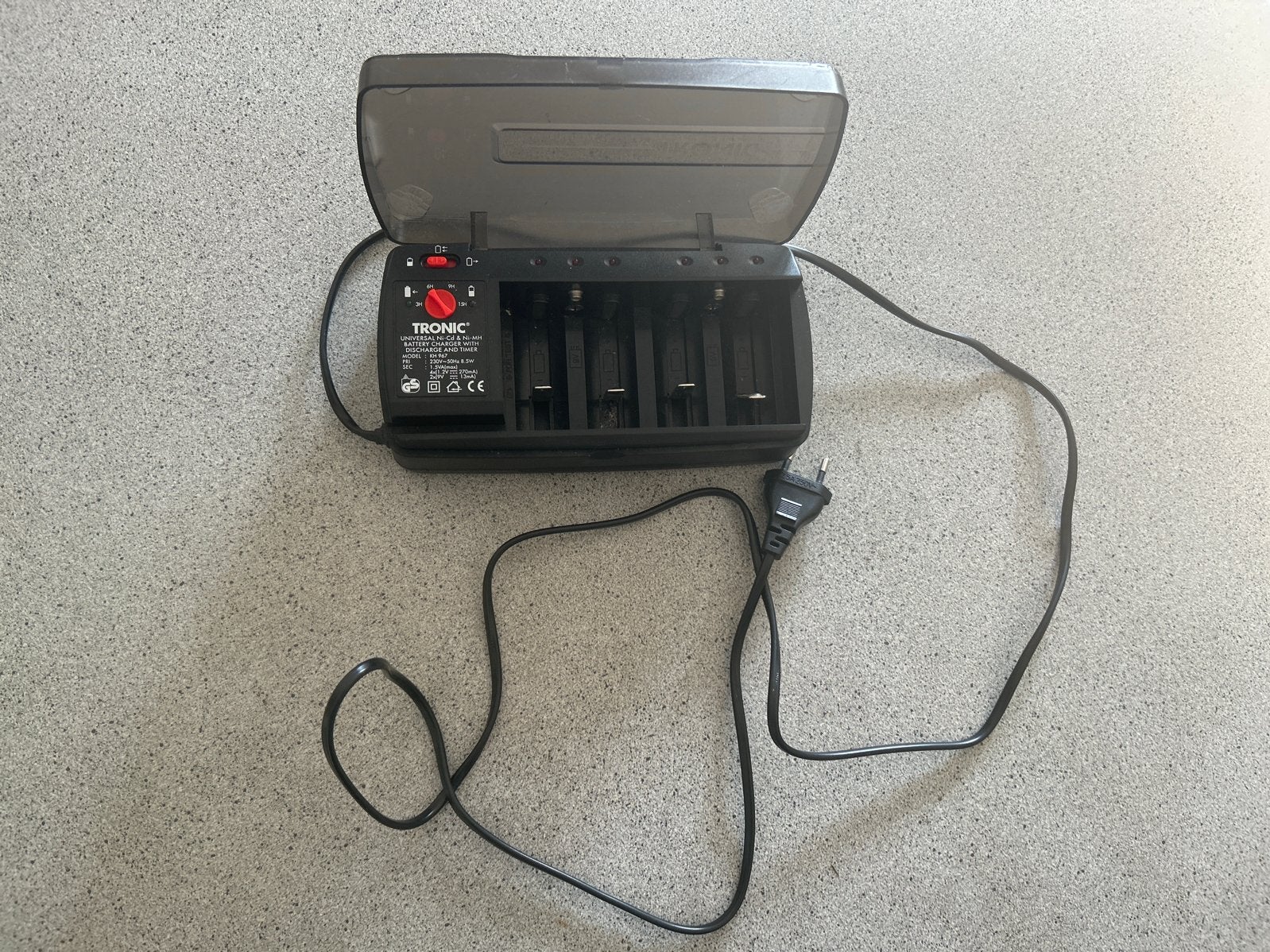 TRONIC Universele NiCd & Ni-MH Batterijlader KH967, Ophalen of Verzenden, Zo goed als nieuw