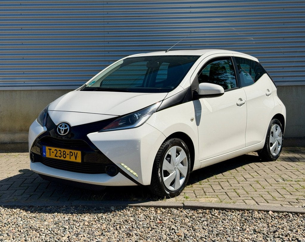 Toyota Aygo 1.0 VVT-i x-pure [ 1e eig, Camera, Airco ], Voorwielaandrijving, Stof, Gebruikt, 4 stoelen