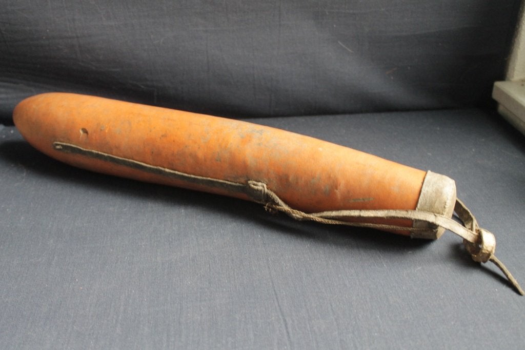 Vintage kalebas waterfles met leren sluiting. Afrikaans., 43 cm, Afrika, Overige typen, Ophalen of Verzenden