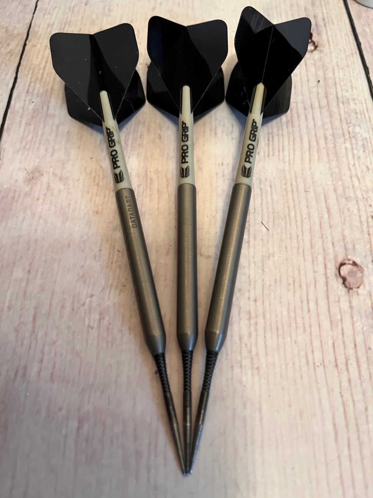 2 sets Darts: Datadart Smooth 23g & Shard 90% 23g, Ophalen of Verzenden, Zo goed als nieuw, Pijlen