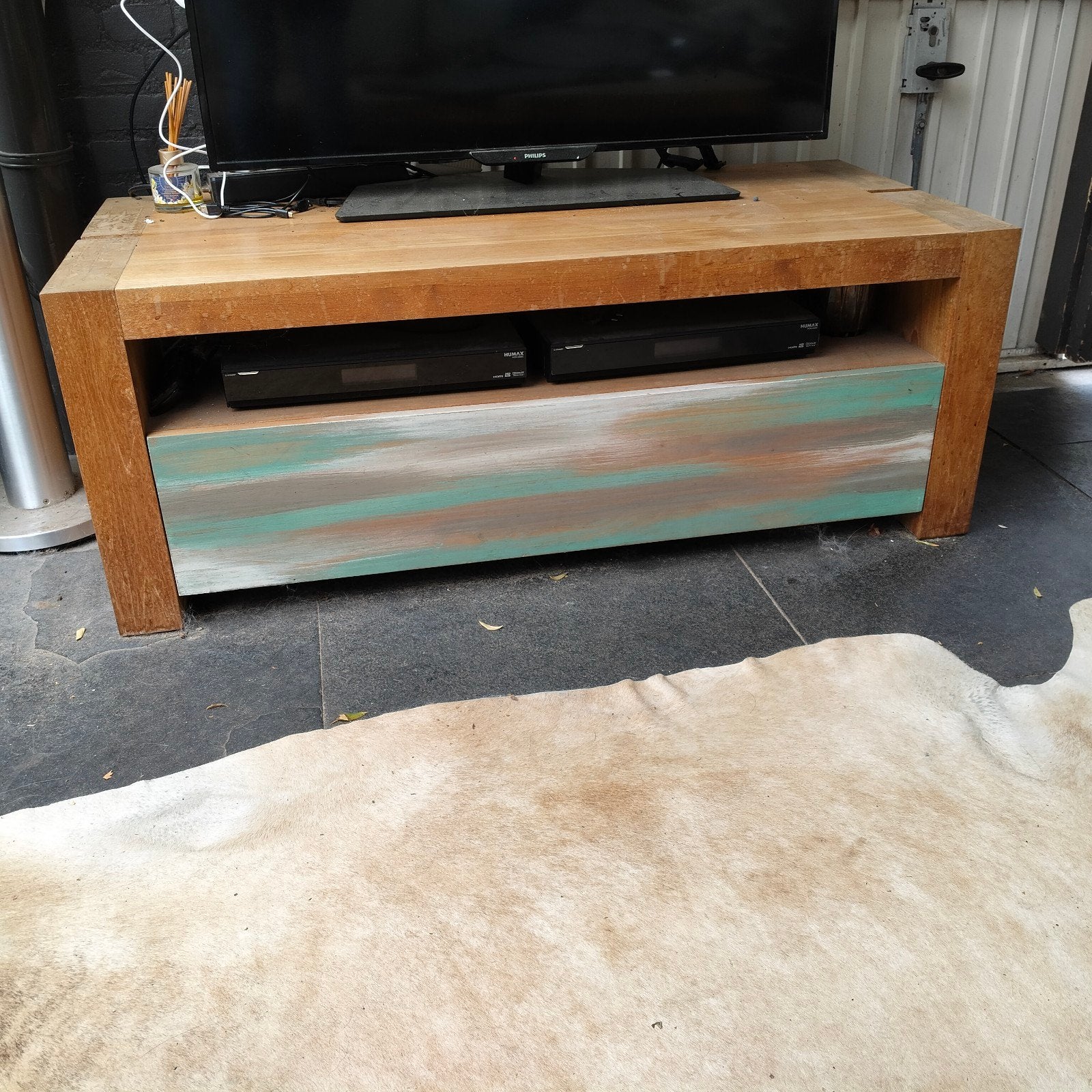 teak Foucault Double TV-meubel met unieke schildering, Gebruikt, 100 tot 150 cm, Modern, Uniek, Minder dan 100 cm