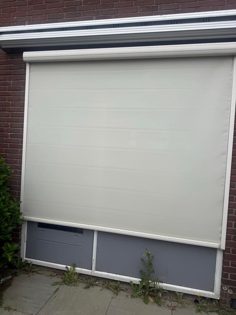 2 Elektrische zonneschermen/screens Somfy - 231x201cm, Doe-het-zelf en Verbouw, Rolluiken, Ophalen, 200 cm of meer, Zo goed als nieuw