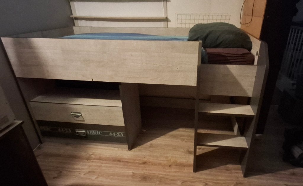 TE KOOP ! Stevige Hoogslaper met bijbehorend bureau, Kinderen en Baby's, Kinderkamer | Stapelbedden en Hoogslapers, Ophalen, Gebruikt