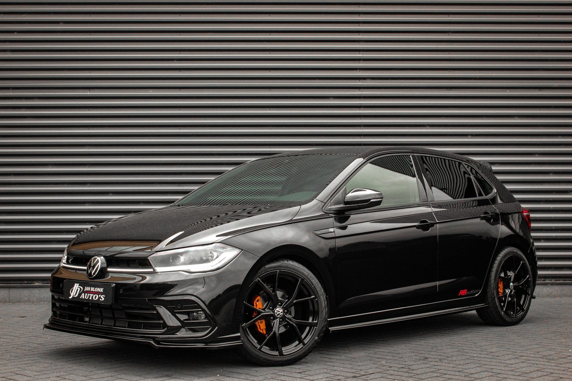 Volkswagen Polo 1.0 TSI R-Line OPTIONS / FULL BLACK / VERLAG, Auto's, Volkswagen, Stof, 95 pk, Zwart, Bedrijf
