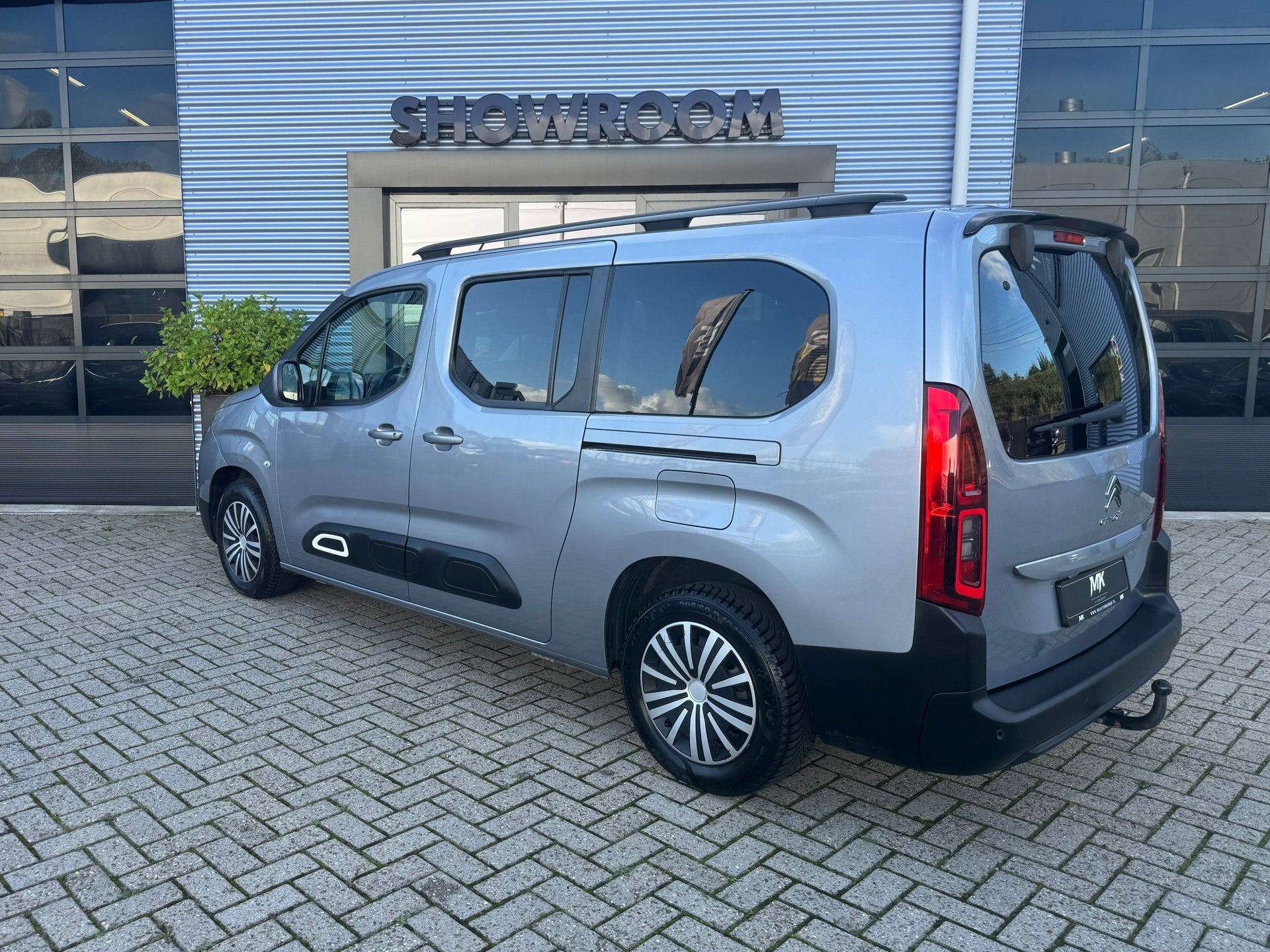 Citroen Berlingo XL 1.2 PureTech Feel XL AUTOMAAT|TREKHAAK|A, Dealer onderhouden, Stof, Gebruikt, 1199 cc