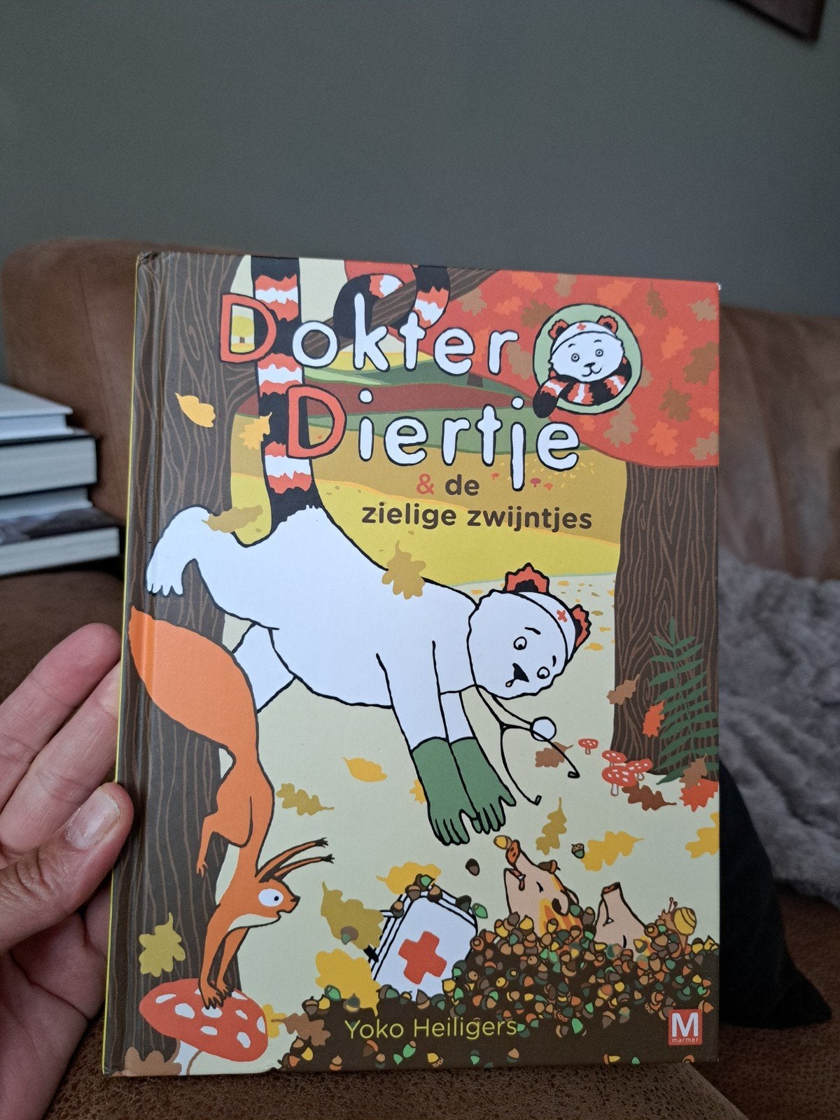 Dokter Diertje & de zielige zwijntjes - Yoko Heiligers, Ophalen of Verzenden, Zo goed als nieuw, Yoko Heiligers, Fictie algemeen